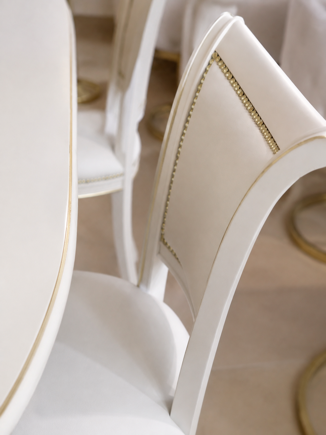 Esszimmer Sofia – Klassische Eleganz in Creme und Gold