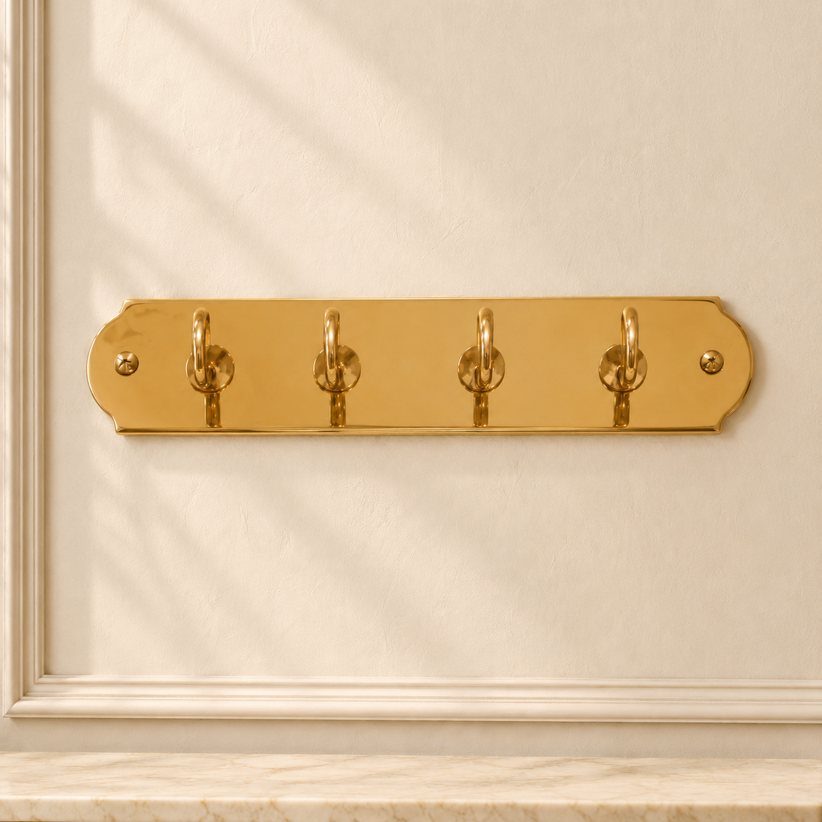 Goldfarbene Schlüsselleiste zur Wandmontage – 4 Haken im klassischen Stil