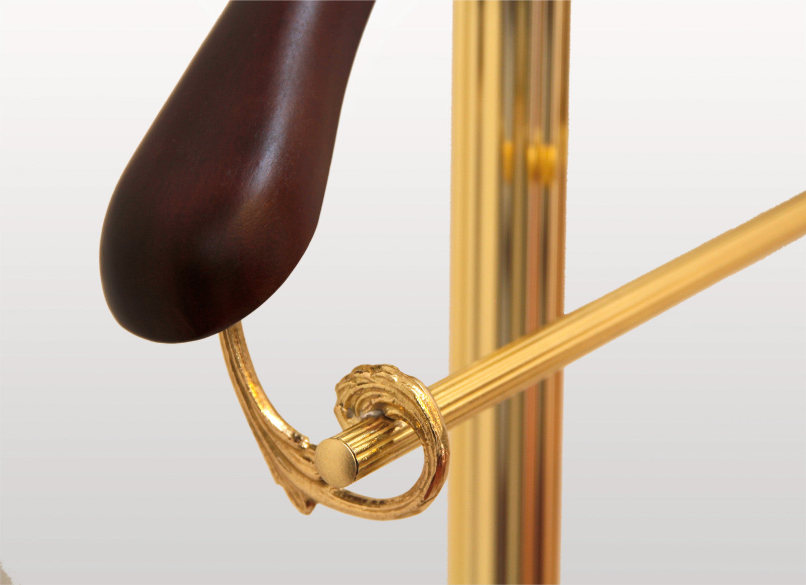 Clothes valet stand