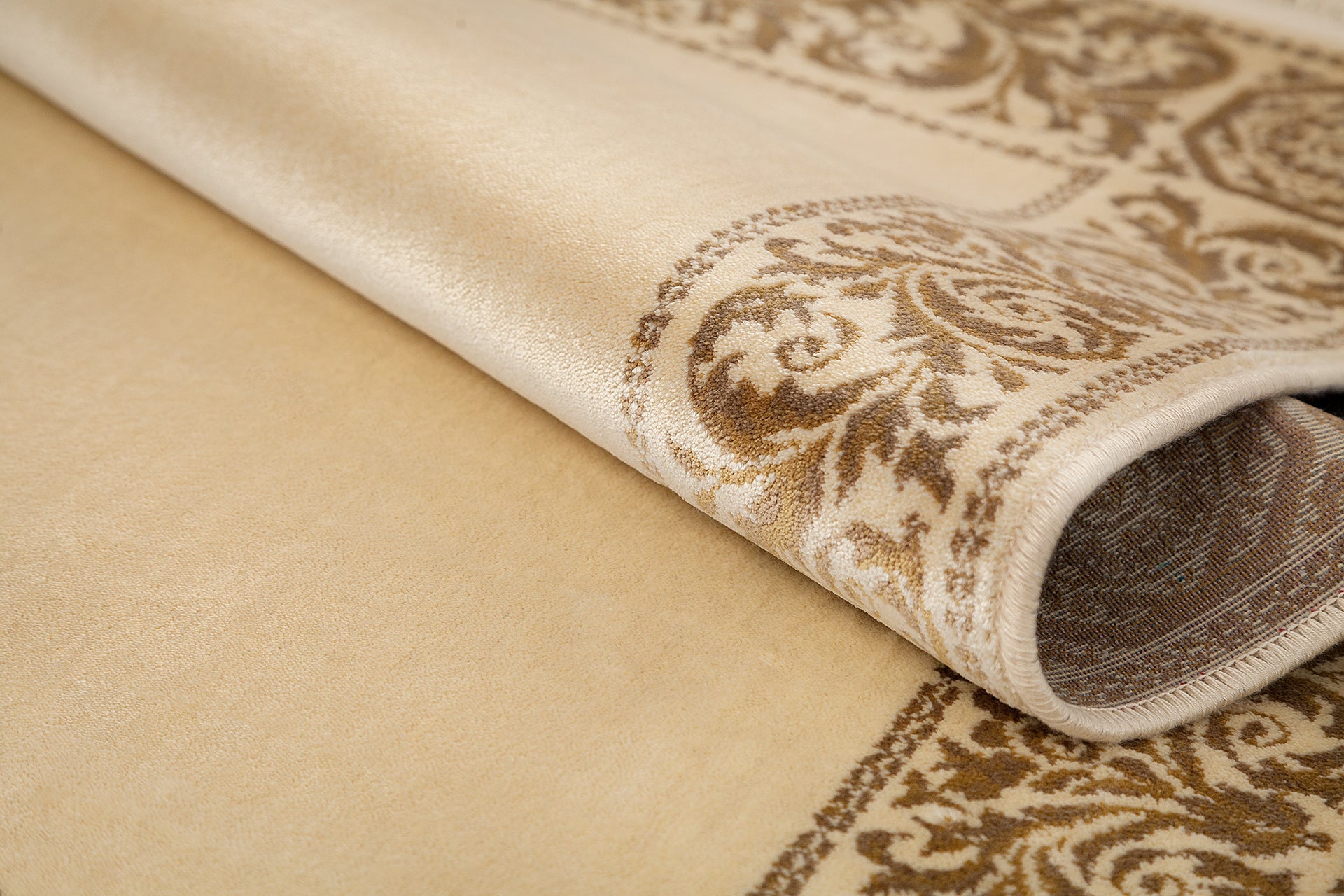 Luxus Teppich Barock Wohnzimmer in beige gold - 100% Viskose, Kurzflor, rutschfest, antiallergisch, ökologisch getestet