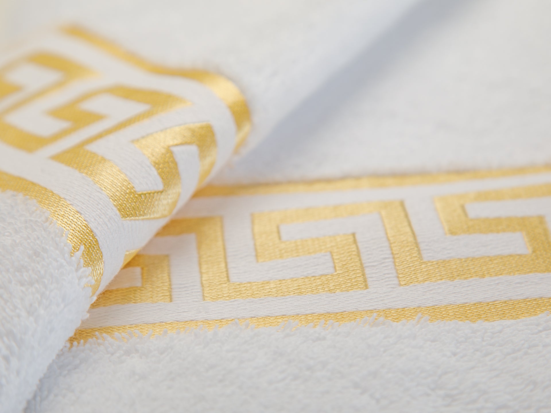 Meander Lion Towels White Gold
