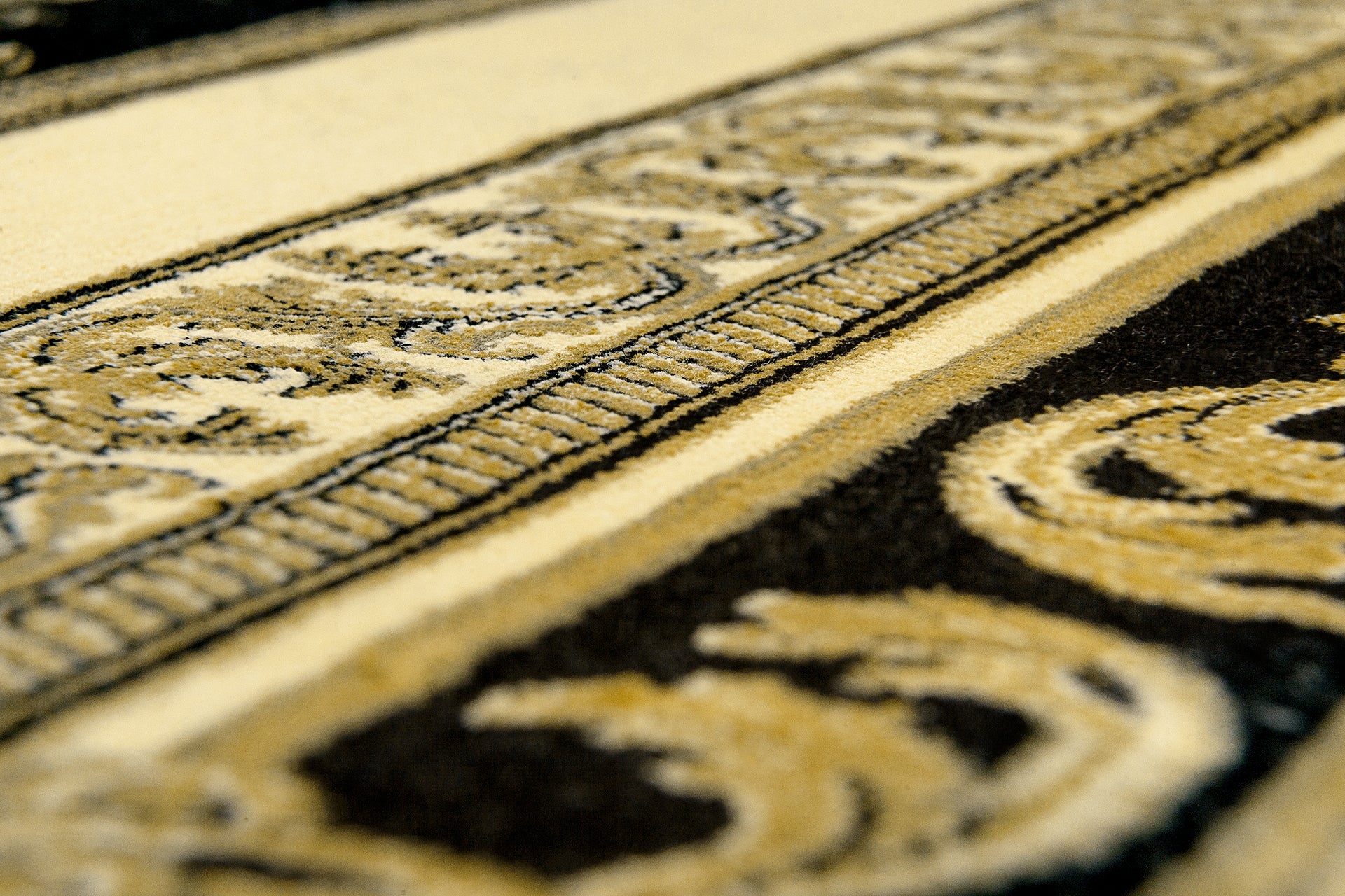 Carpet Oval Pegasus Beige Black