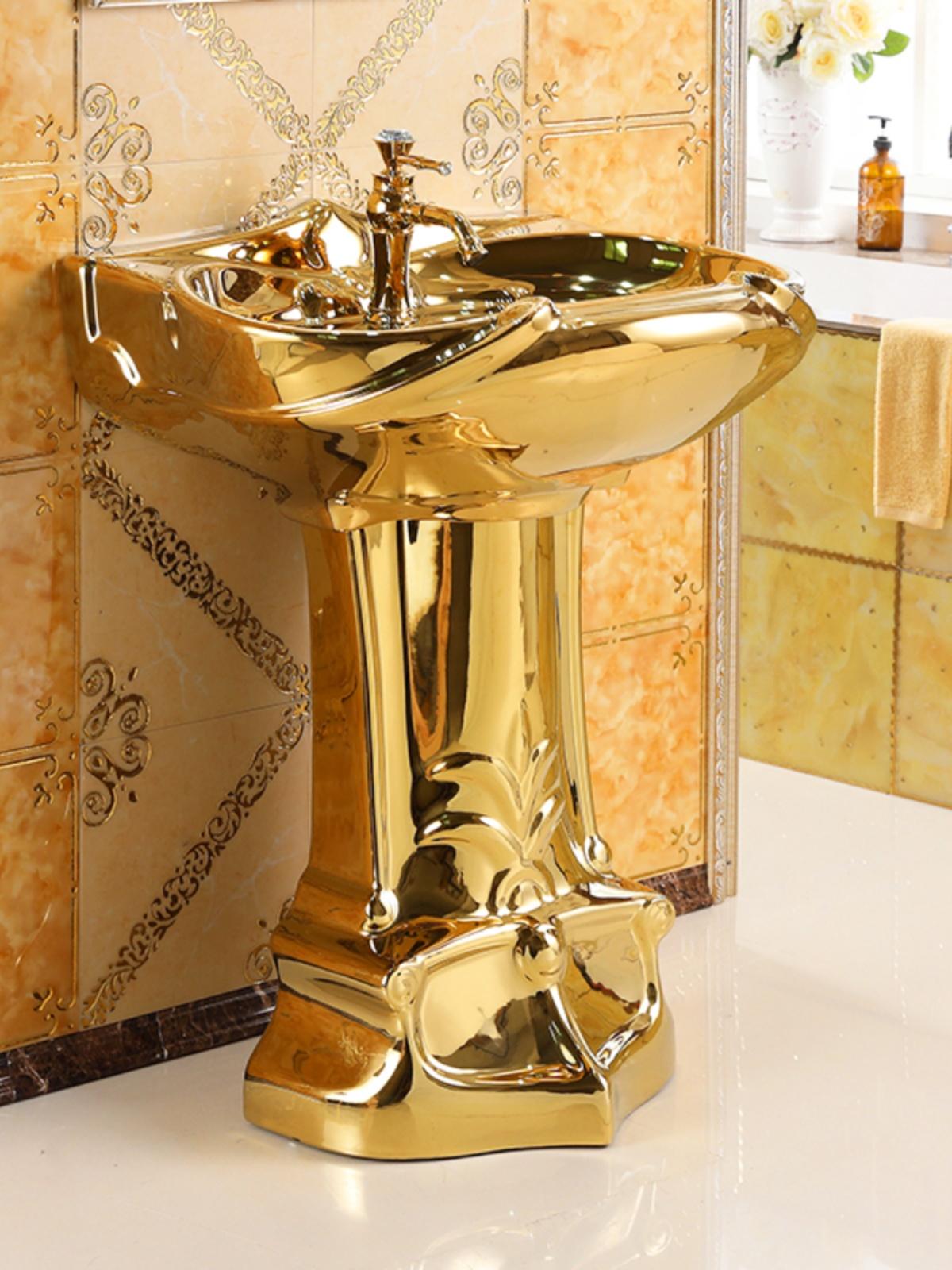 Exklusive Toilette Barock Gold