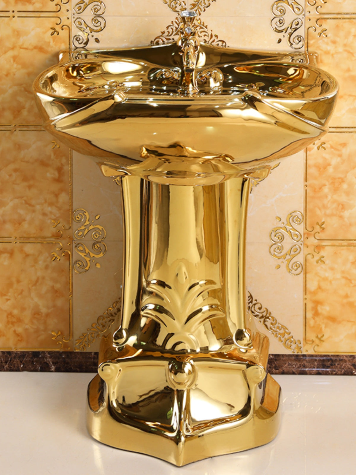 Exklusive Toilette Barock Gold