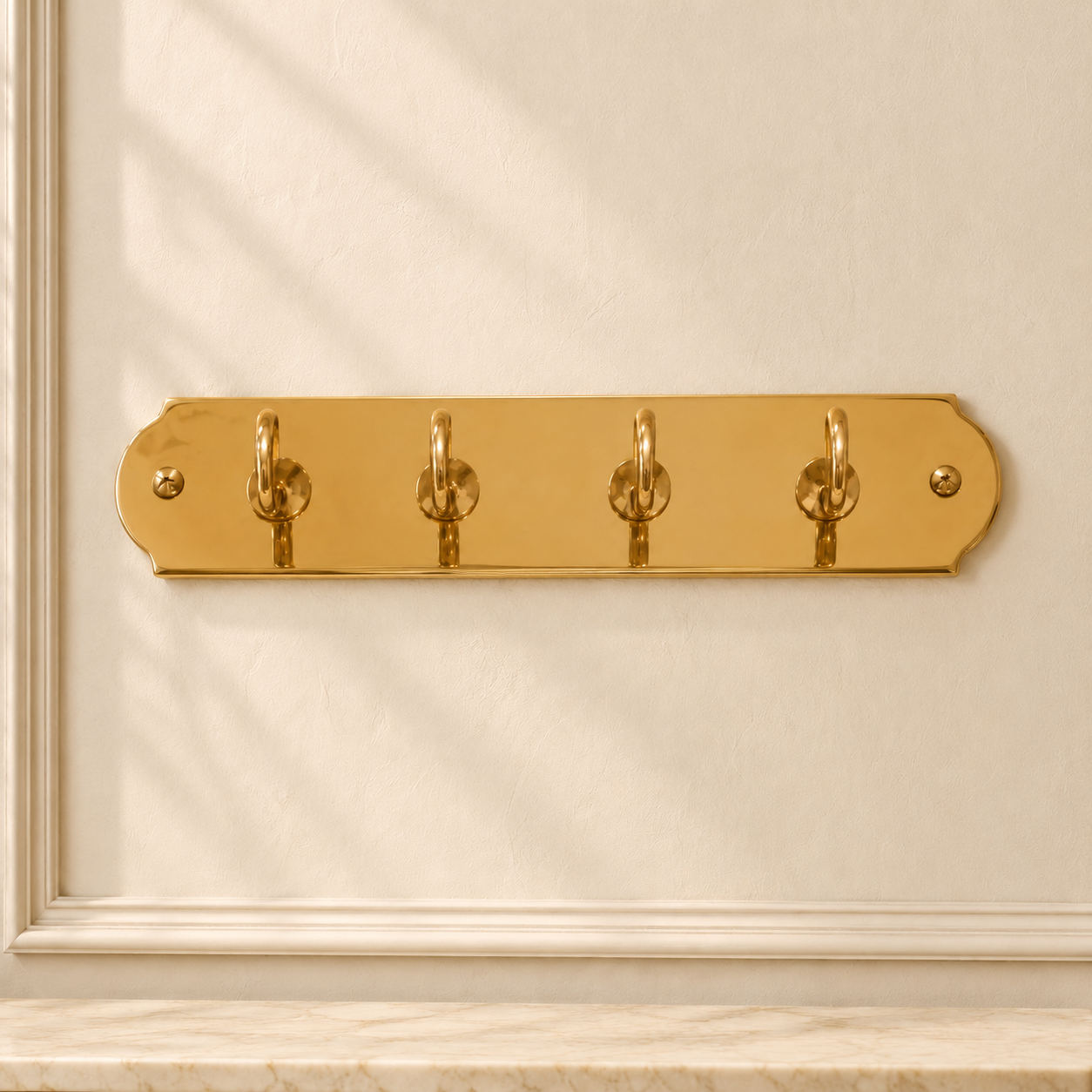 Goldfarbene Schlüsselleiste zur Wandmontage – 4 Haken im klassischen Stil