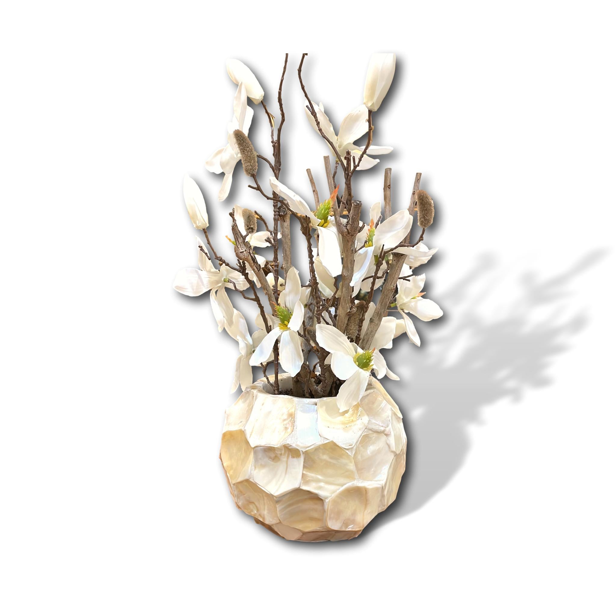 Dekorative Blumenvase rund mit Muschelbesatz