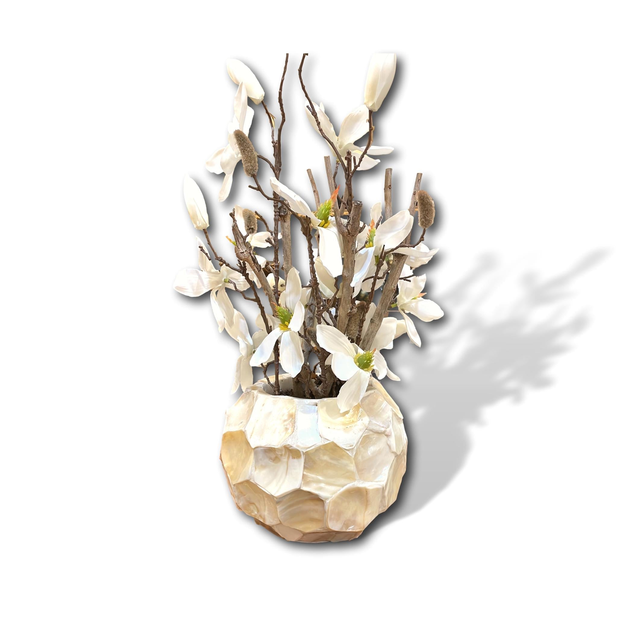 Dekorative Blumenvase rund mit Muschelbesatz