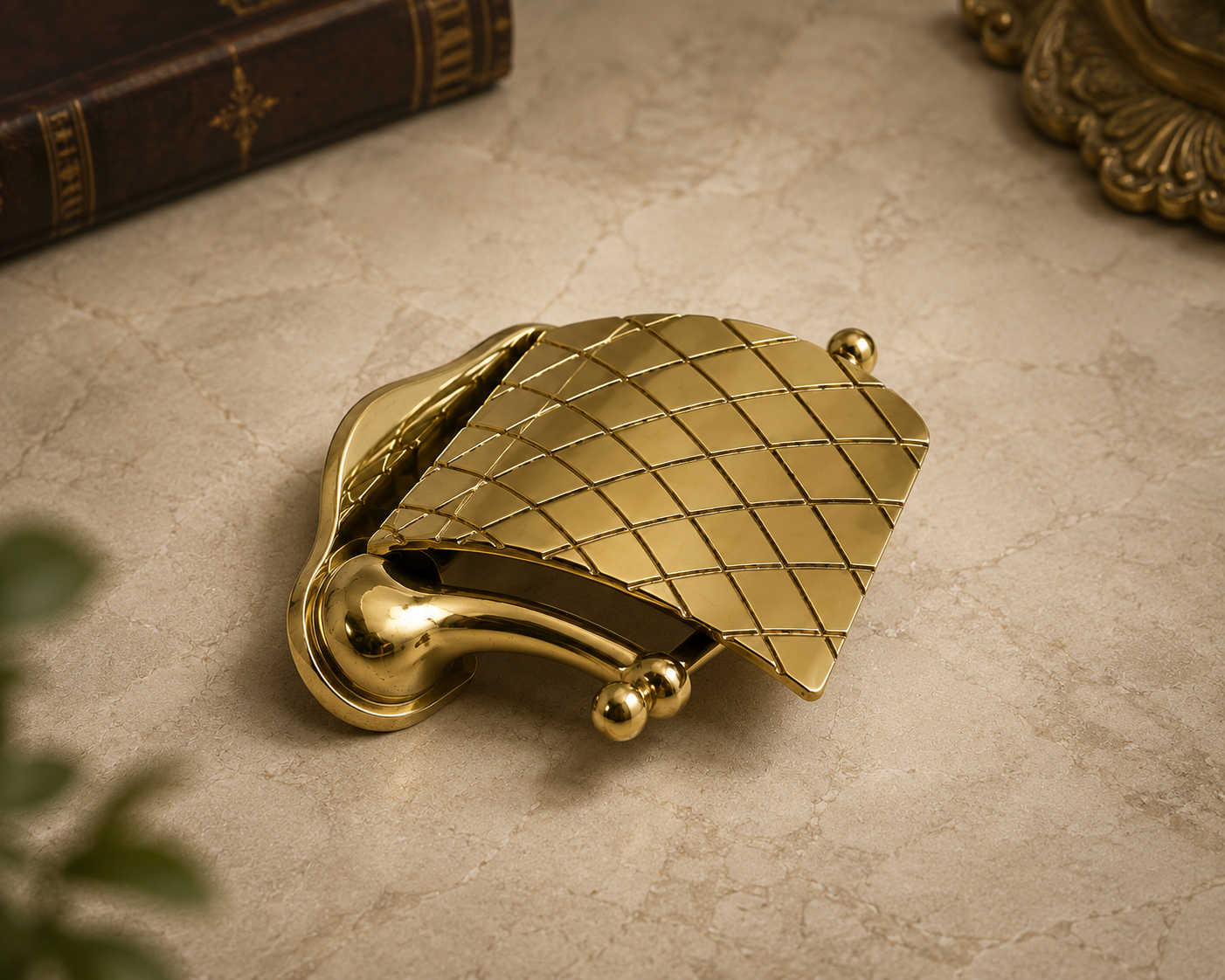 Exklusiver WC-Papierhalter aus echtem Messing mit Deckel - gold poliert und rostfrei