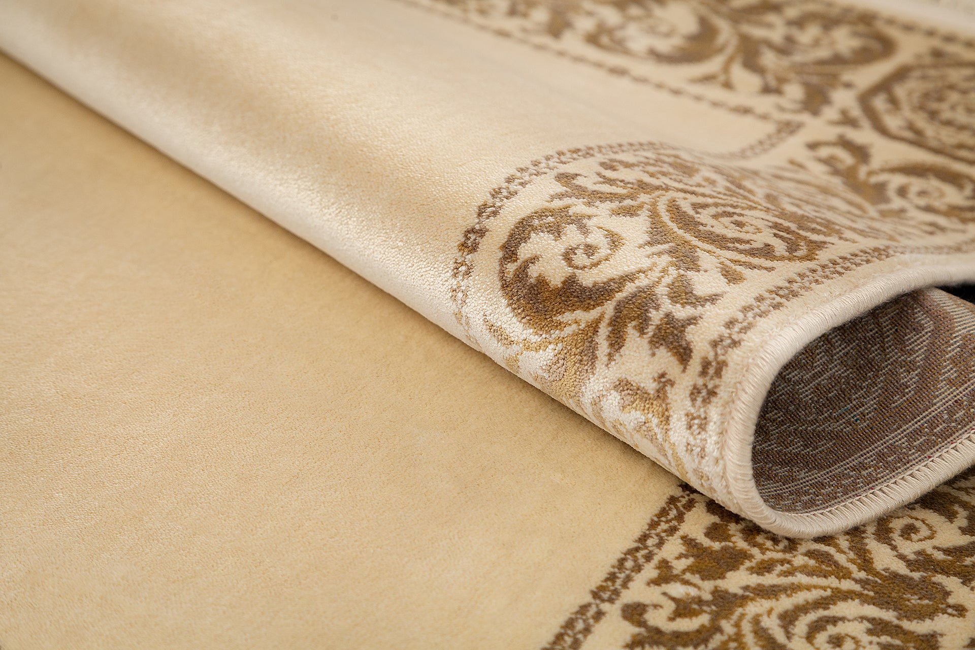 Luxus Teppich Barock Wohnzimmer kurzflor in beige gold - rechteckig, rund oder oval - 100% Viskose