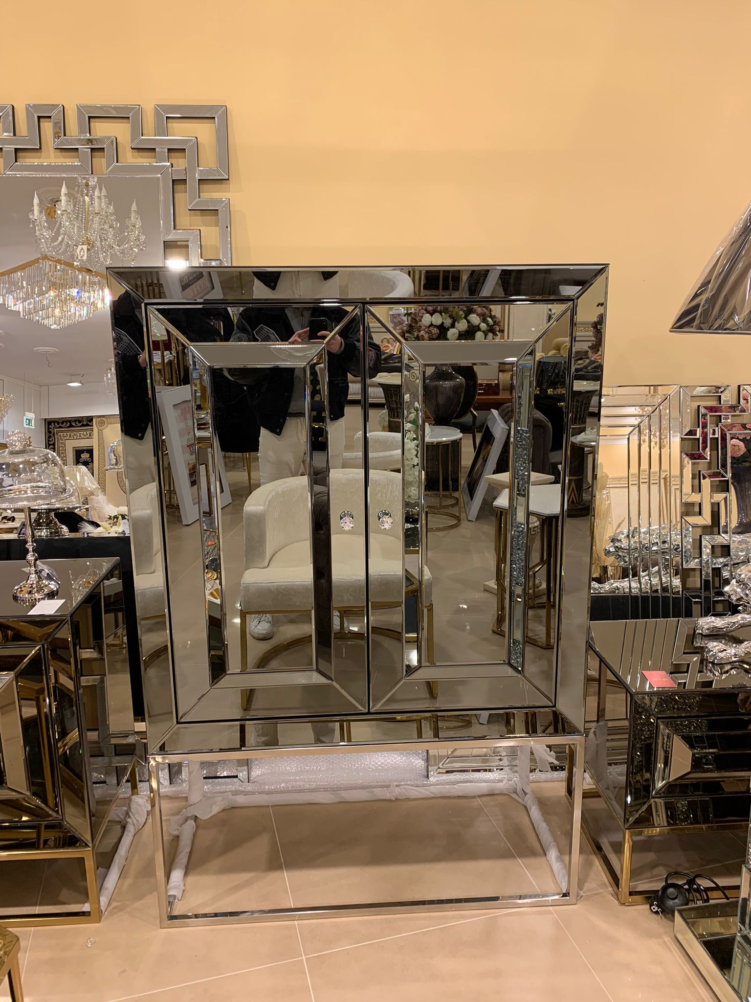 Mirror display show case